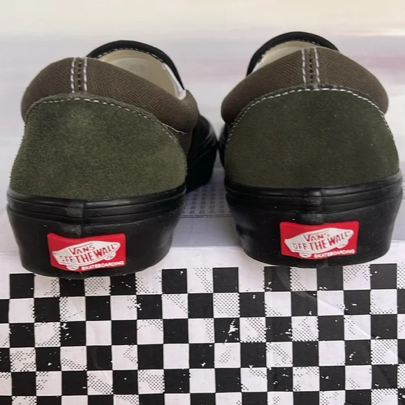 Vans Men’s Skate Slip-On Black/Grape Leaf
VN0A5FCAKE9
Sneakers - Picture 14 of 16